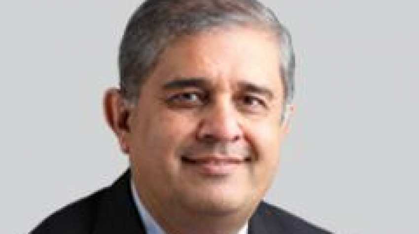 Axis CEO &amp; MD Shikha Sharma&#039;s tenure to end in December; Amitabh Chaudhry to take over