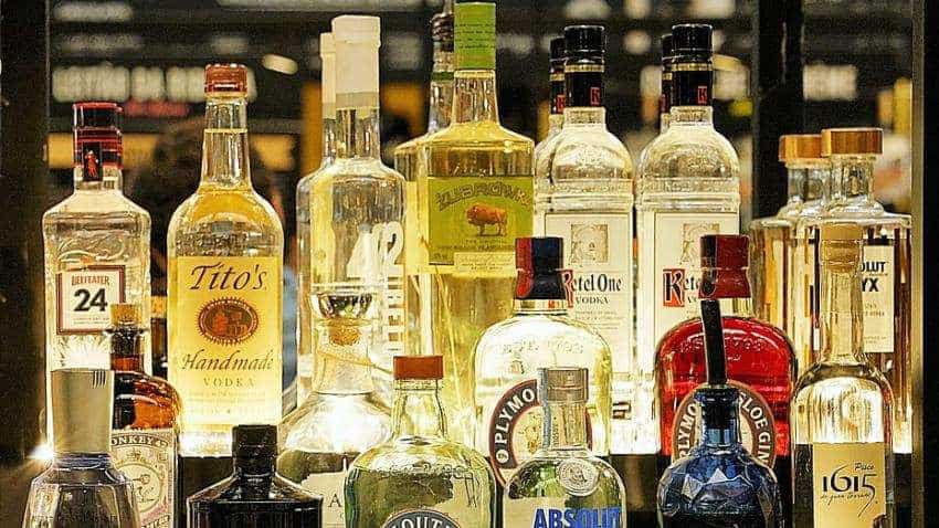 No more drinking near liquor vends! Crackdown launched No more drinking near liquor vends! Crackdown launched