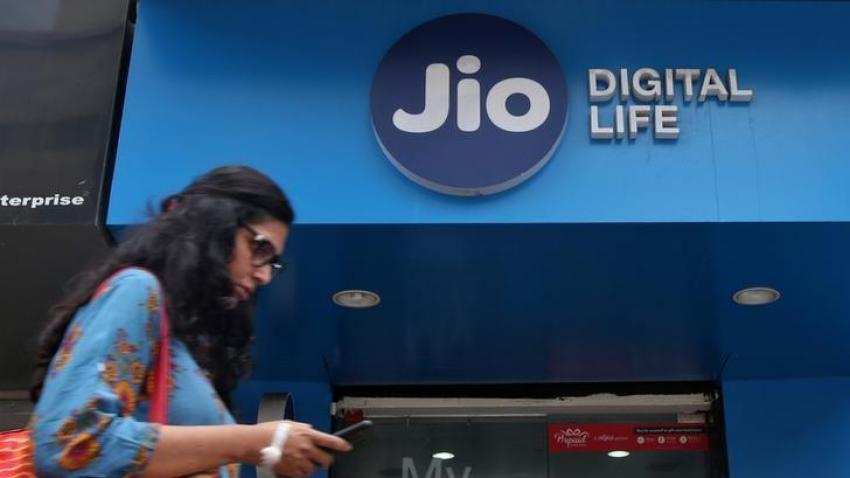 Reliance Jio celebrates 2nd anniversary; gives Rs 100 discount on highest selling plan Reliance Jio celebrates 2nd anniversary; gives Rs 100 discount on highest selling plan