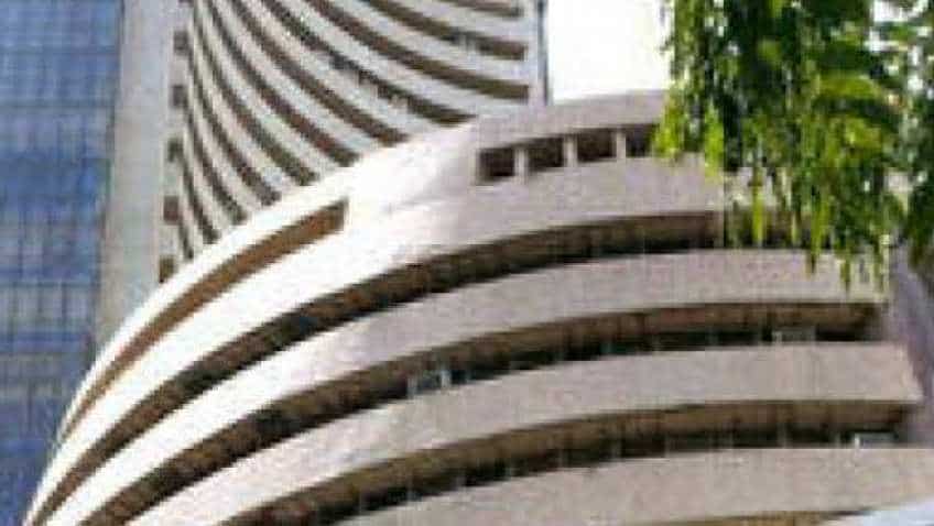 BSE Sensex falls over 500 points on falling rupee, weak global cue BSE Sensex falls over 500 points on falling rupee, weak global cue