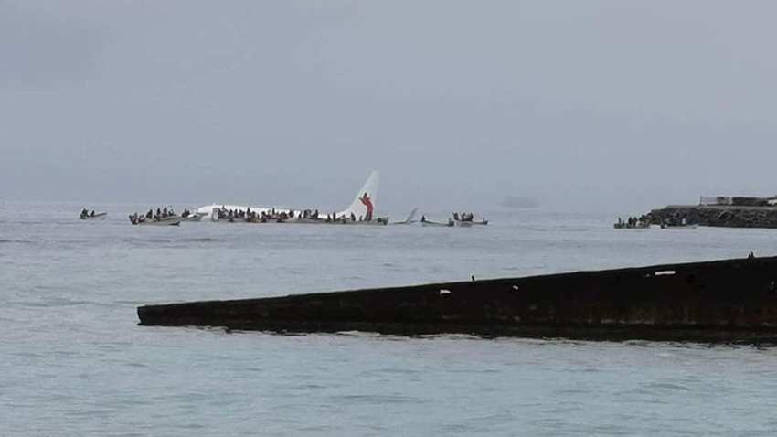 Air Niugini Boeing 737-800 crashes into sea in Micronesia; Passengers swim for their lives Air Niugini Boeing 737-800 crashes into sea in Micronesia; Passengers swim for their lives
