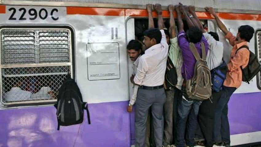 Indian Railways passengers: Be alert! Cost of this small negligence could be your smartphone - Watch video