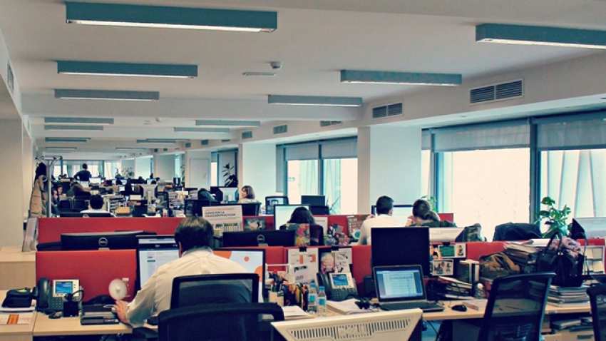 India's services sector expands at slower pace in Sept India's services sector expands at slower pace in Sept