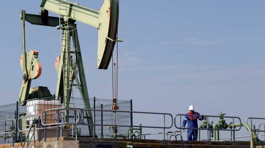 Oil prices rise ahead of November US sanctions against Iran crude exports