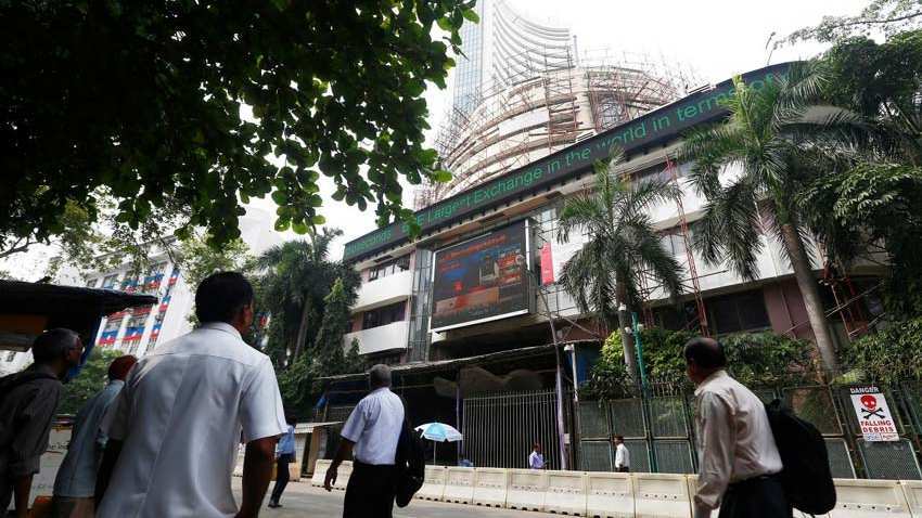 RBI catches market by surprise with status quo; Sensex plunges 792 points at close RBI catches market by surprise with status quo; Sensex plunges 792 points at close