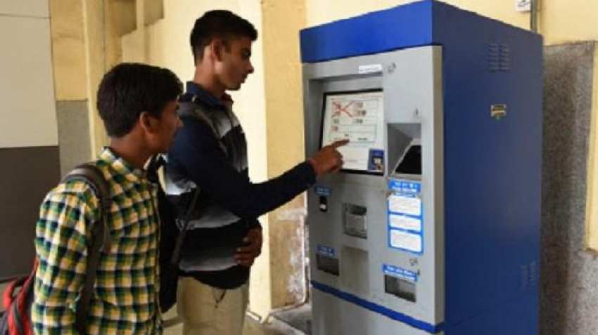 Delhi Metro: New Rs 10, Rs 50, Rs 200, other notes still not working at some ticket vending machines! Delhi Metro: New Rs 10, Rs 50, Rs 200, other notes still not working at some ticket vending machines!