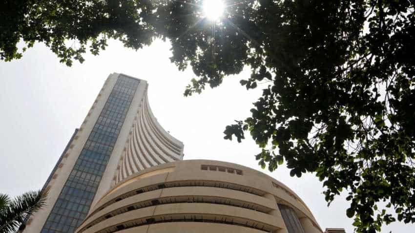 Sensex nosedives 344 points; Markets resume downward spiral on global meltdown, F&amp;O expiry