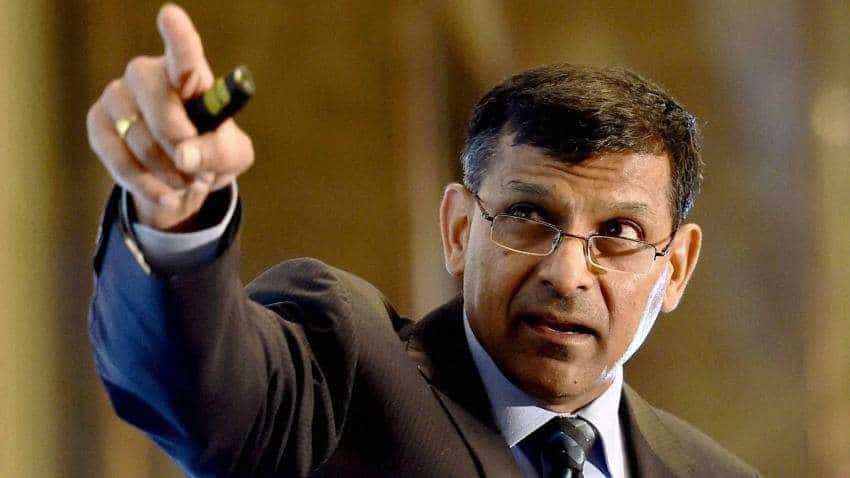 Raghuram Rajan wants RBI to play like Rahul Dravid, not Navjot Singh Sidhu in rift with Centre Raghuram Rajan wants RBI to play like Rahul Dravid, not Navjot Singh Sidhu in rift with Centre