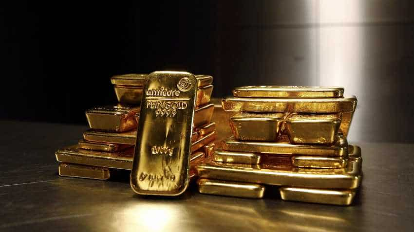 Gold dips to one-week low; investors await Fed rate call