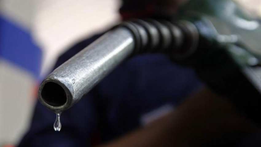 Shocking! Delhi consumers buying 'polluting' fuel Shocking! Delhi consumers buying 'polluting' fuel