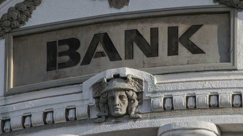 Yes Bank, Axis Bank CEOs sad fate a beginning of new era? See, which bank's leader will be next as RBI refuses to bluff over divergence Yes Bank, Axis Bank CEOs sad fate a beginning of new era? See, which bank's leader will be next as RBI refuses to bluff over divergence
