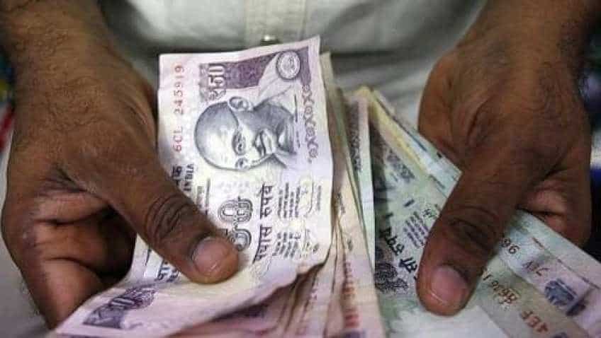 Rupee rises 35 paise to 71.11 against US dollar Rupee rises 35 paise to 71.11 against US dollar