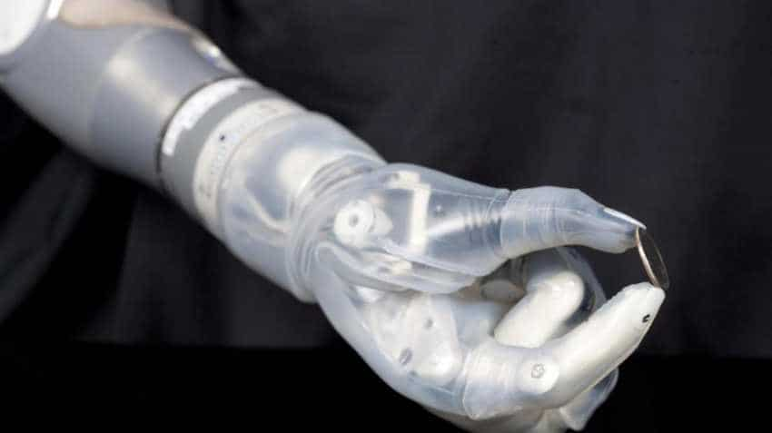 Electronic glove to give robots sense of touch