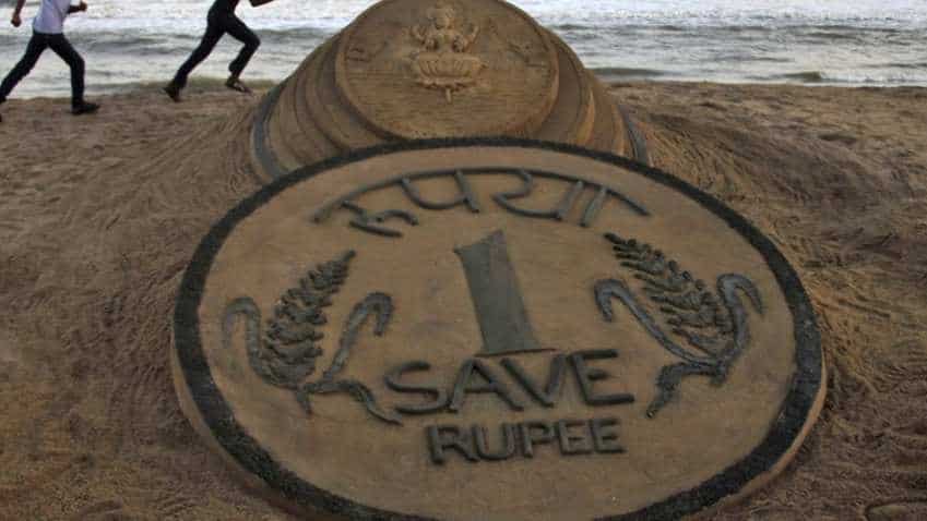Rupee falls 9 paise to 70.55 against US dollar in early trade Rupee falls 9 paise to 70.55 against US dollar in early trade