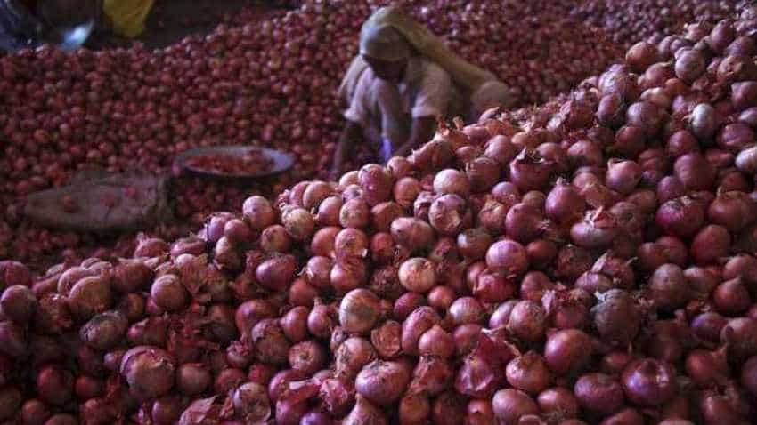 Onion, garlic prices fall drastically in MP&#039;s Neemuch Mandi