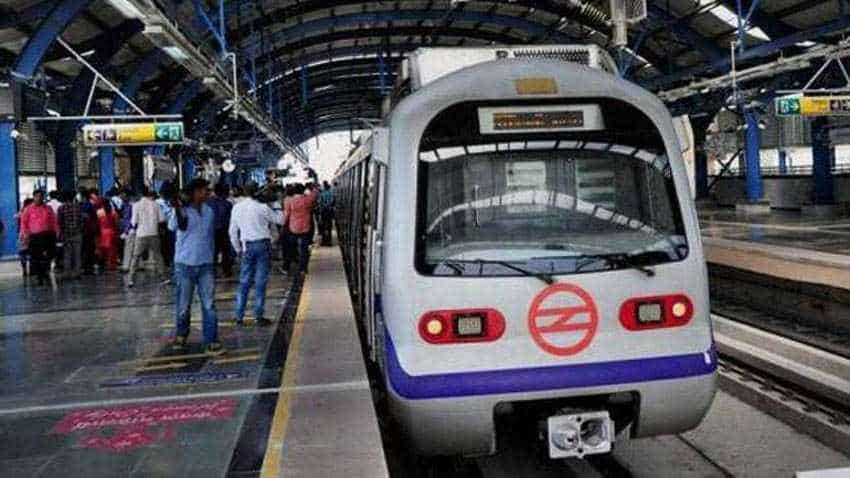 Signal failure hits Delhi Metro, commuters Signal failure hits Delhi Metro, commuters