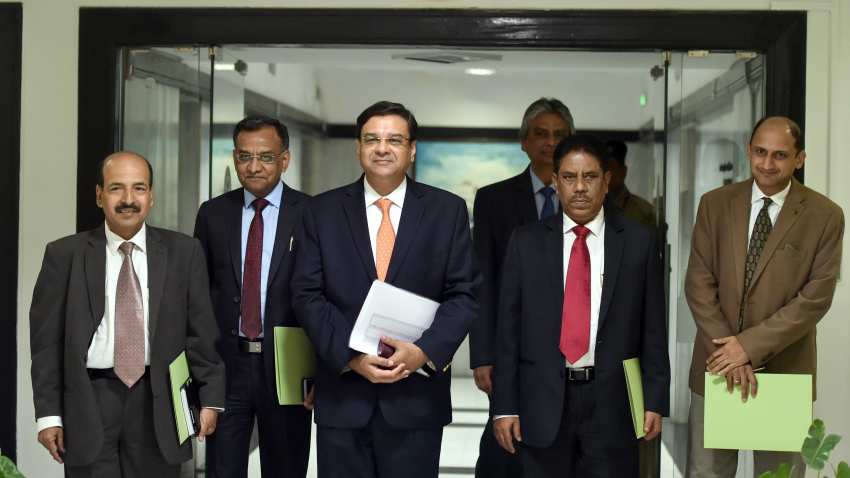 RBI Monetary Policy: SLR cut by 25 bps from next month; this is how it may well reduce your EMIs RBI Monetary Policy: SLR cut by 25 bps from next month; this is how it may well reduce your EMIs