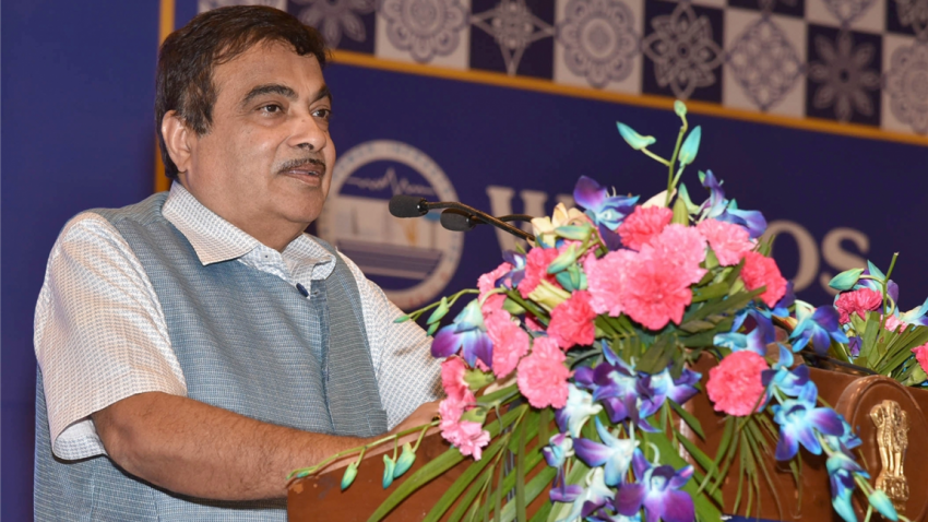 Nitin Gadkari collapses during Maharashtra function