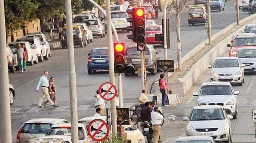 Driving licences of 900 to be suspended for 3 months for jumping red lights in Noida