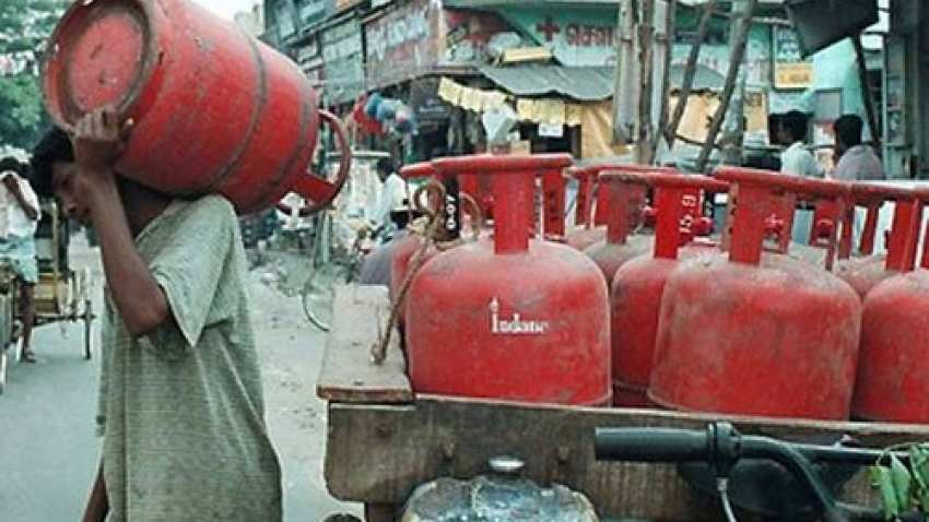 Modi Government S New Year Gift 10 Mn Households To Get Free Lpg