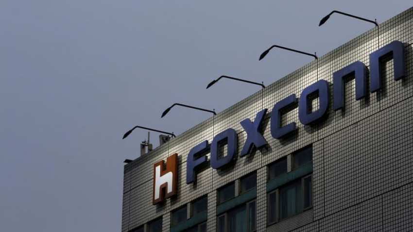 Foxconn to build $9 bln chip plant in China with local govt: Nikkei Foxconn to build $9 bln chip plant in China with local govt: Nikkei