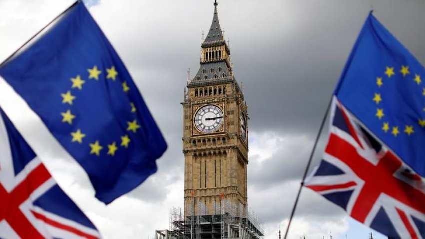 UK economy relies on stretched consumers as Brexit hits investment UK economy relies on stretched consumers as Brexit hits investment
