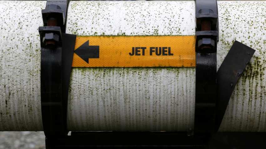 Asia jet fuel cash discounts narrow, market eyes winter demand
