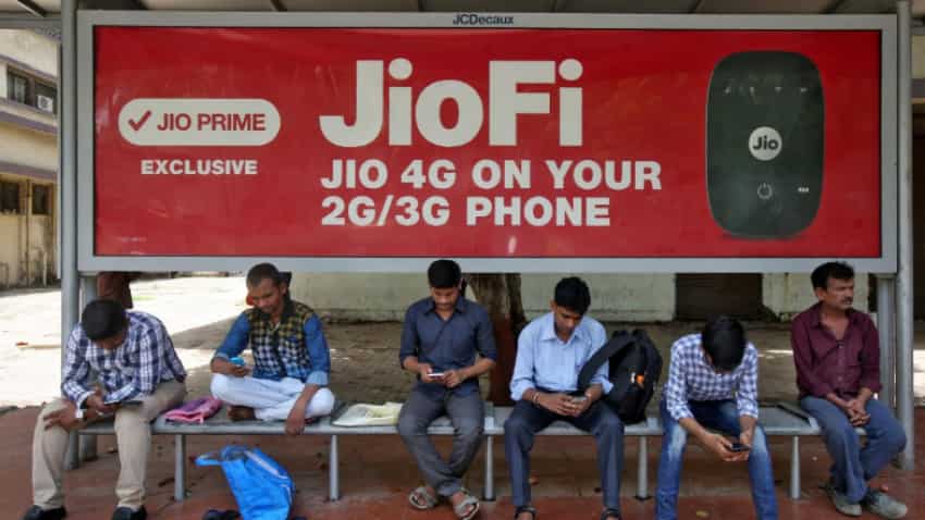 Reliance Jio king in telecom market with massive discount offers; Vodafone-Idea lose subscribers