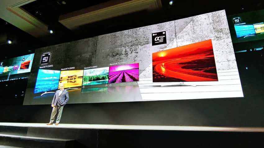 LG announces world&#039;&#039;s first roll-out OLED TV