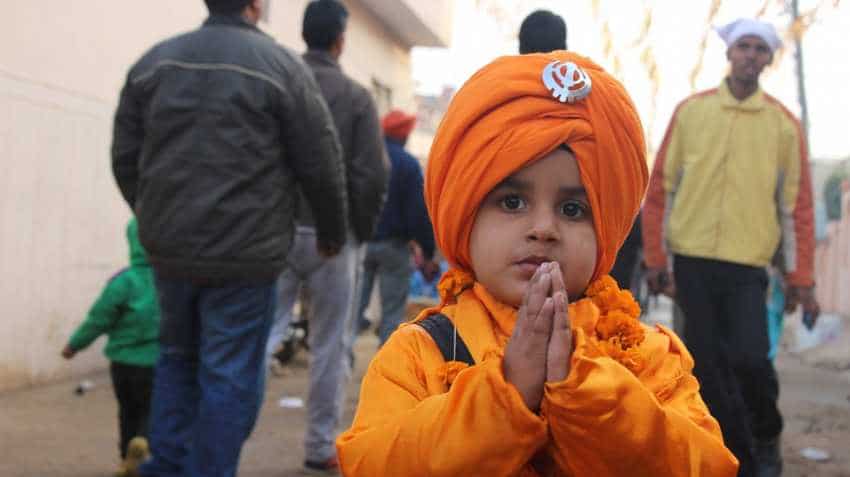 In touching gesture, Sikhs in US to donate money, food to unpaid federal workers In touching gesture, Sikhs in US to donate money, food to unpaid federal workers