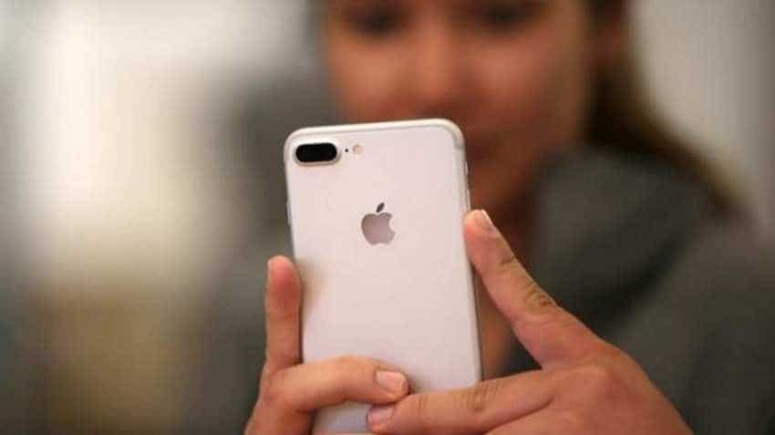 Privacy fears sparked! Apple iPhone FaceTime bug lets people hear, even see those they are reaching out to on video calling Privacy fears sparked! Apple iPhone FaceTime bug lets people hear, even see those they are reaching out to on video calling