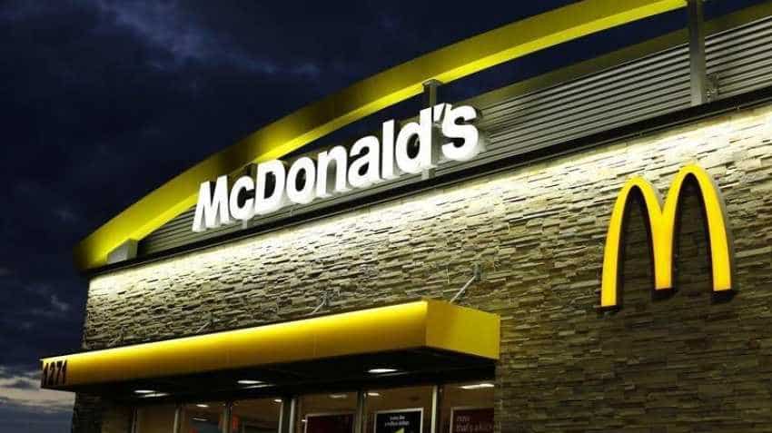 Drake gifts $10,000 to McDonald's workers Drake gifts $10,000 to McDonald's workers