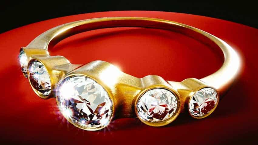 Valentine's Day special: Diamond or gold? This gift will leave a lasting impression on your loved one Valentine's Day special: Diamond or gold? This gift will leave a lasting impression on your loved one