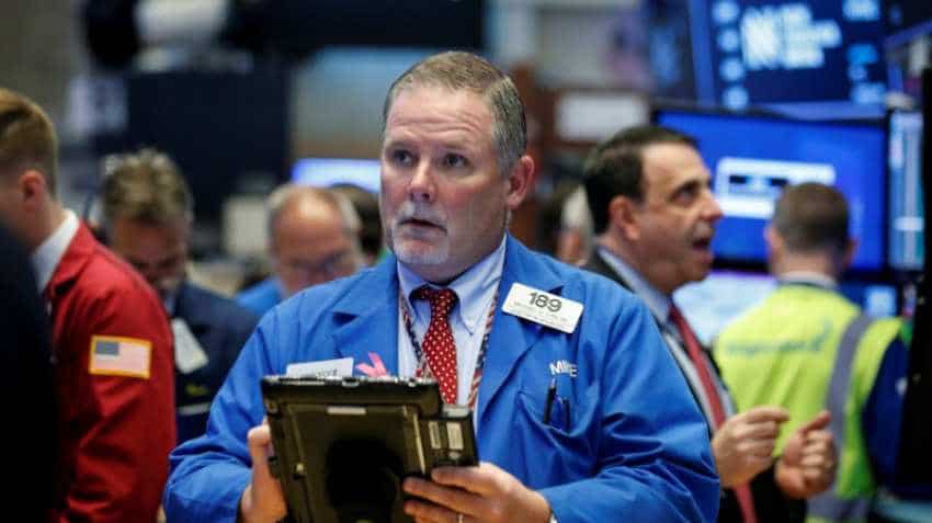 Global Markets: Wall Street falls on poor economic outlook; oil, gold slip
