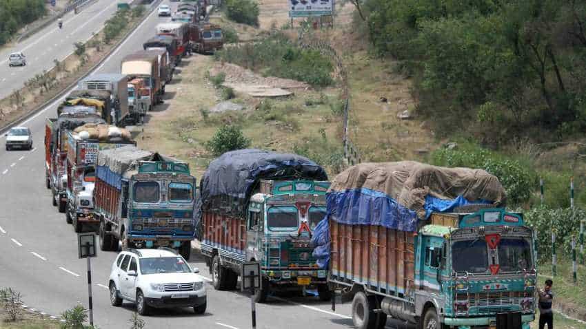 Fresh landslide shuts Jammu-Srinagar highway Fresh landslide shuts Jammu-Srinagar highway