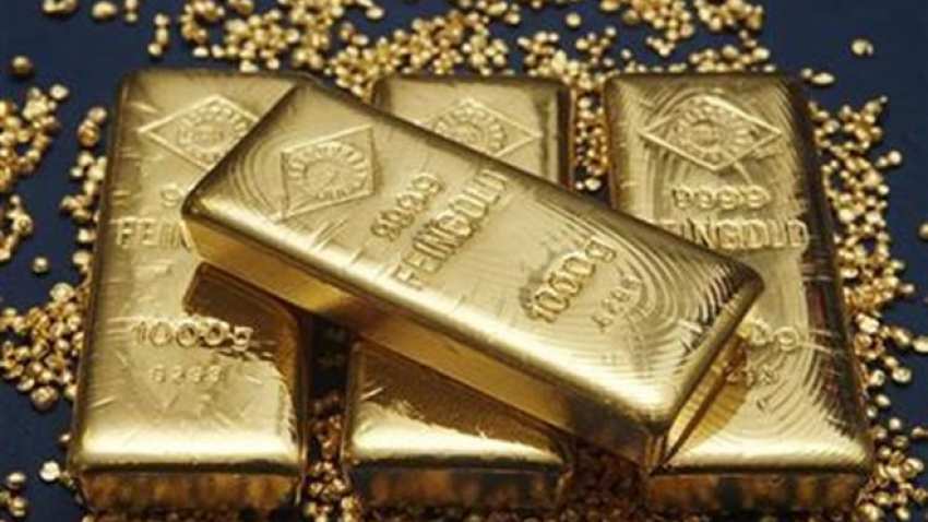Gold falls Rs 450 on weak global cues, tepid demand