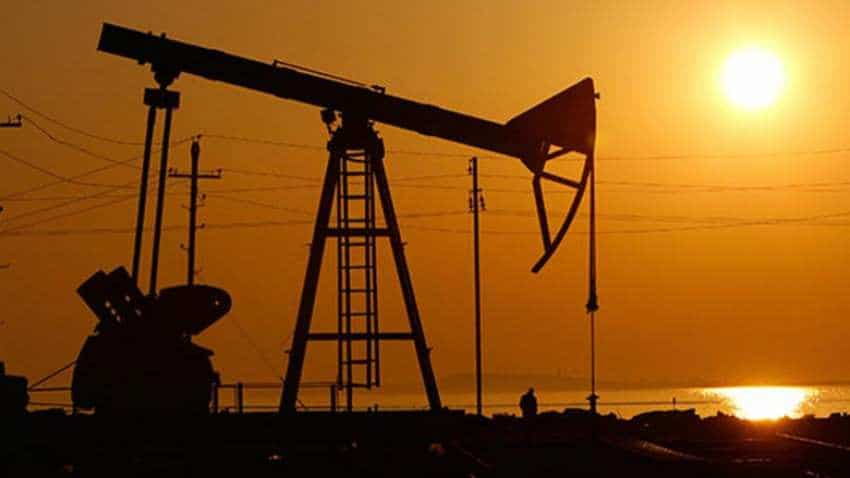 Oil drops by over 1 percent as economic outlook weakens, US supply surges