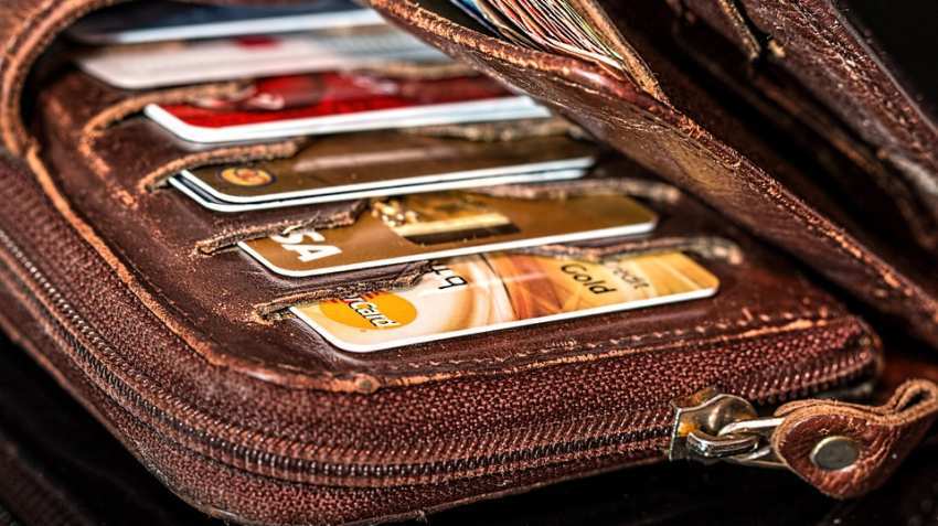 Credit Card vs Debit Card: What is the difference? Know usage, fees, renewal and othe details Credit Card vs Debit Card: What is the difference? Know usage, fees, renewal and othe details