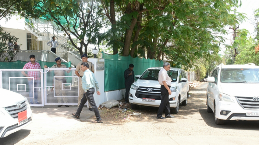 MP raids: I-T detects Rs 281cr racket of slush funds; recovers cash MP raids: I-T detects Rs 281cr racket of slush funds; recovers cash