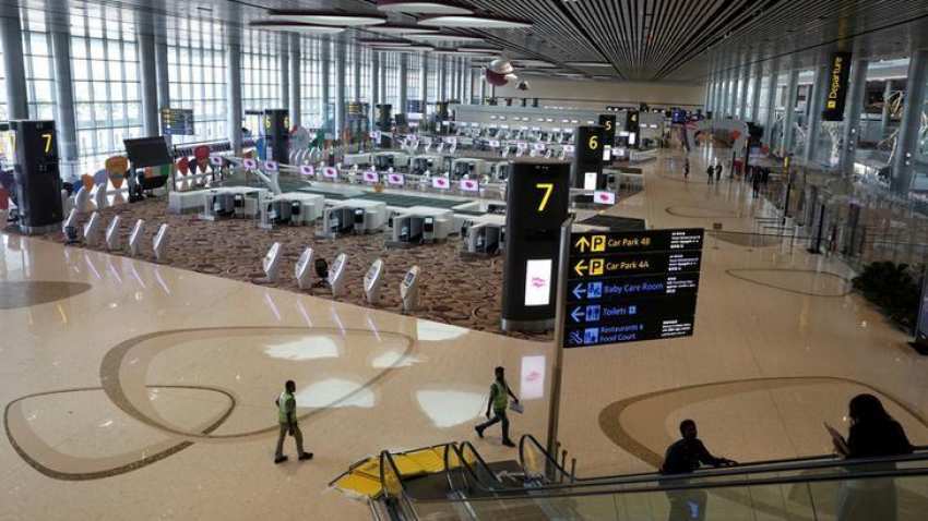 Singapore&#039;s airport goes for retail high with billion-dollar mall