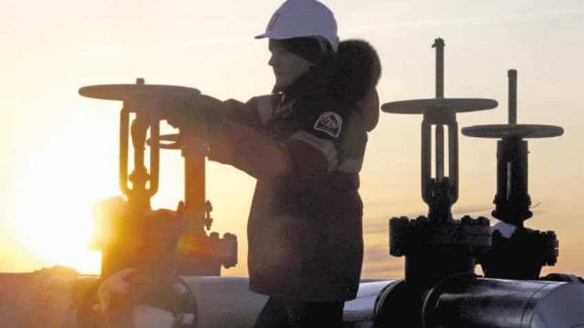 Oil prices dip on well supplied markets despite tighter Iran sanctions
