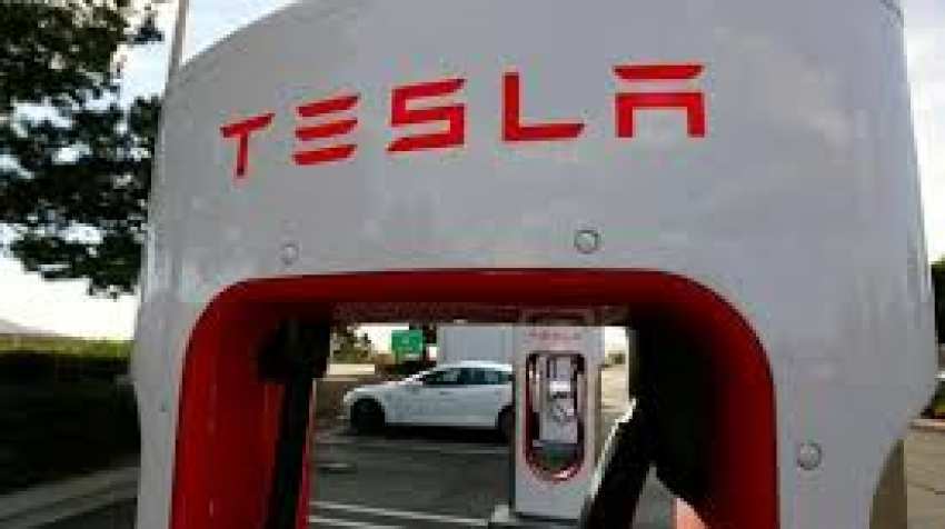 Tesla posts massive $702 million loss last quarter Tesla posts massive $702 million loss last quarter