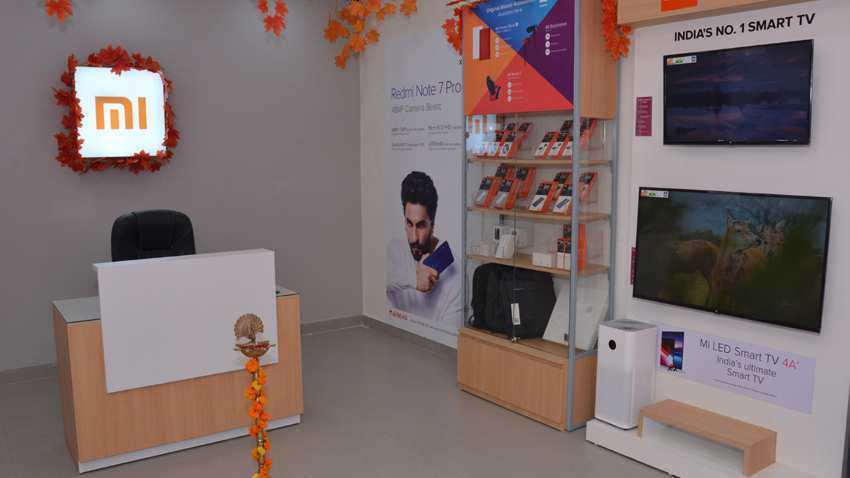 Xiaomi's new target: Sell 50 per cent smartphones offline Xiaomi's new target: Sell 50 per cent smartphones offline