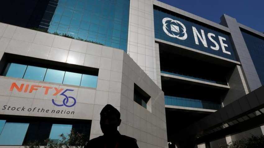 Closing Bell: Sensex, Nifty tank on F&O expiry, strong dollar; Bharti Infratel, RCom, RIL stocks bleed Closing Bell: Sensex, Nifty tank on F&O expiry, strong dollar; Bharti Infratel, RCom, RIL stocks bleed