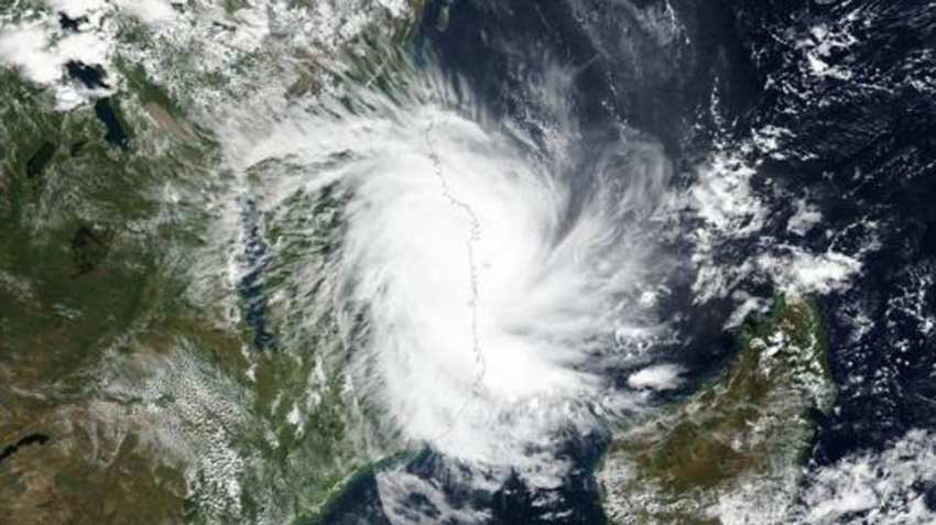 Cyclone Fani impact: GoAir, IndiGo, SpiceJet, Vistara today cancel flights to Kolkata, Bhubaneswar, Guwahati Cyclone Fani impact: GoAir, IndiGo, SpiceJet, Vistara today cancel flights to Kolkata, Bhubaneswar, Guwahati