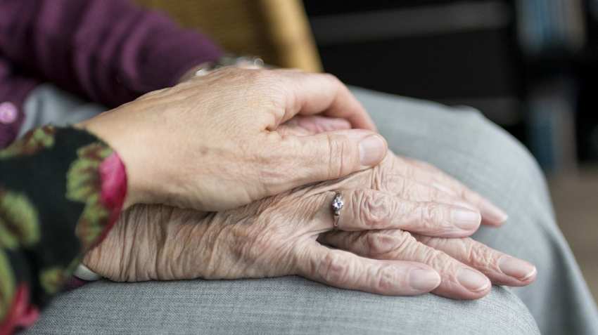 Senior citizen? Get cheque book, do cash transactions, open bank account sitting at home - SBI, to IOB, check details Senior citizen? Get cheque book, do cash transactions, open bank account sitting at home - SBI, to IOB, check details