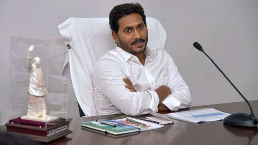 Andhra Pradesh Cabinet Expansion: AP CM YS Jagan Mohan Reddy meets Governor ESL Narasimhan Andhra Pradesh Cabinet Expansion: AP CM YS Jagan Mohan Reddy meets Governor ESL Narasimhan