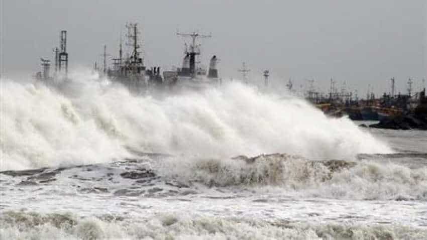 Cyclone Vayu slows Mumbai! Several flights delayed - Here is what you must know Cyclone Vayu slows Mumbai! Several flights delayed - Here is what you must know