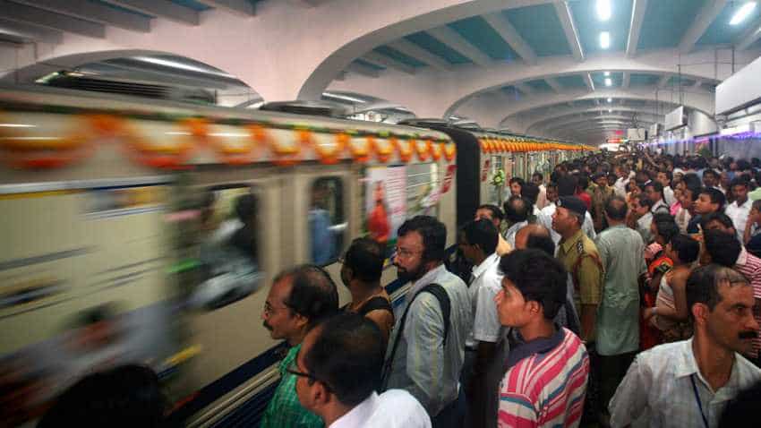 When Kolkata metro came to standstill, left several passengers stranded When Kolkata metro came to standstill, left several passengers stranded