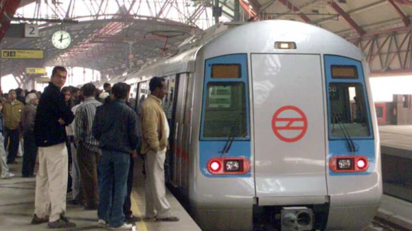 Delhi Metro's Blue Line suffers technical snag, services restored within an hour Delhi Metro's Blue Line suffers technical snag, services restored within an hour
